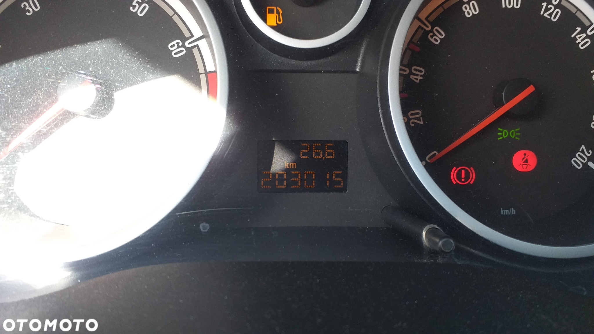 Opel Corsa 1.4 16V Cosmo - 9