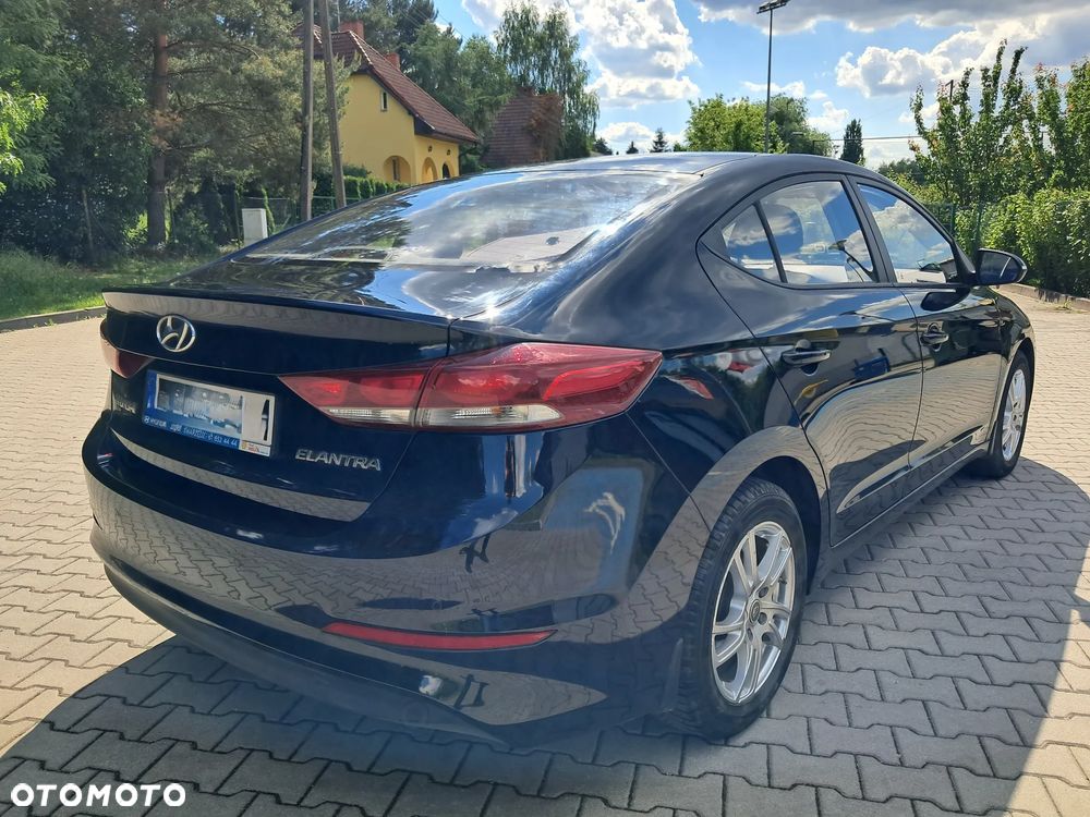 Hyundai Elantra 1.6 Classic Plus - 17