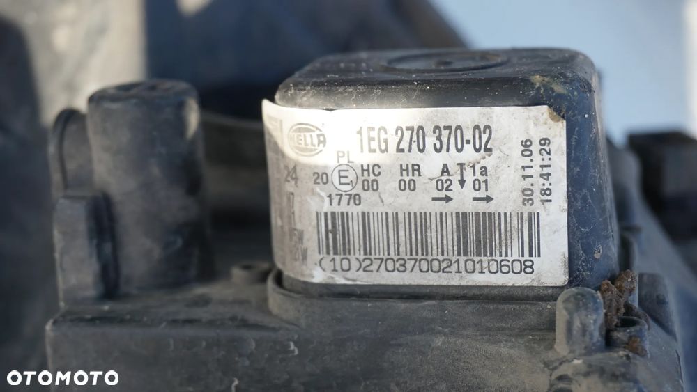 REFLEKTOR LAMPA ZBIORNIK PŁYNU SCHOWEK PASAŻERA ASTRA H - 11