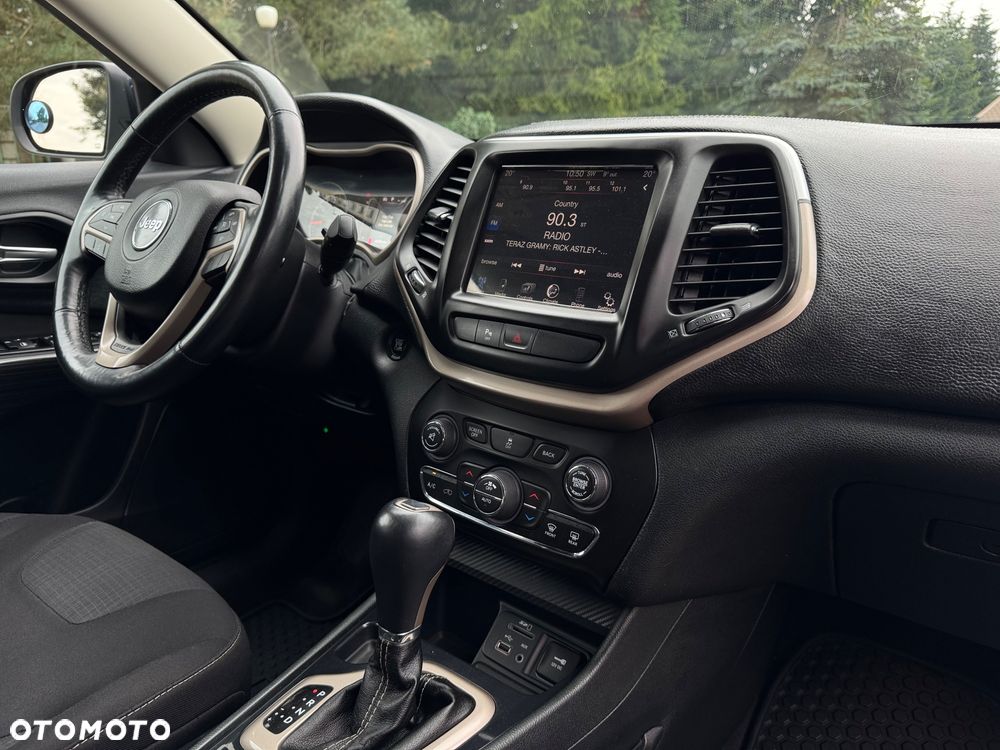 Jeep Cherokee - 39