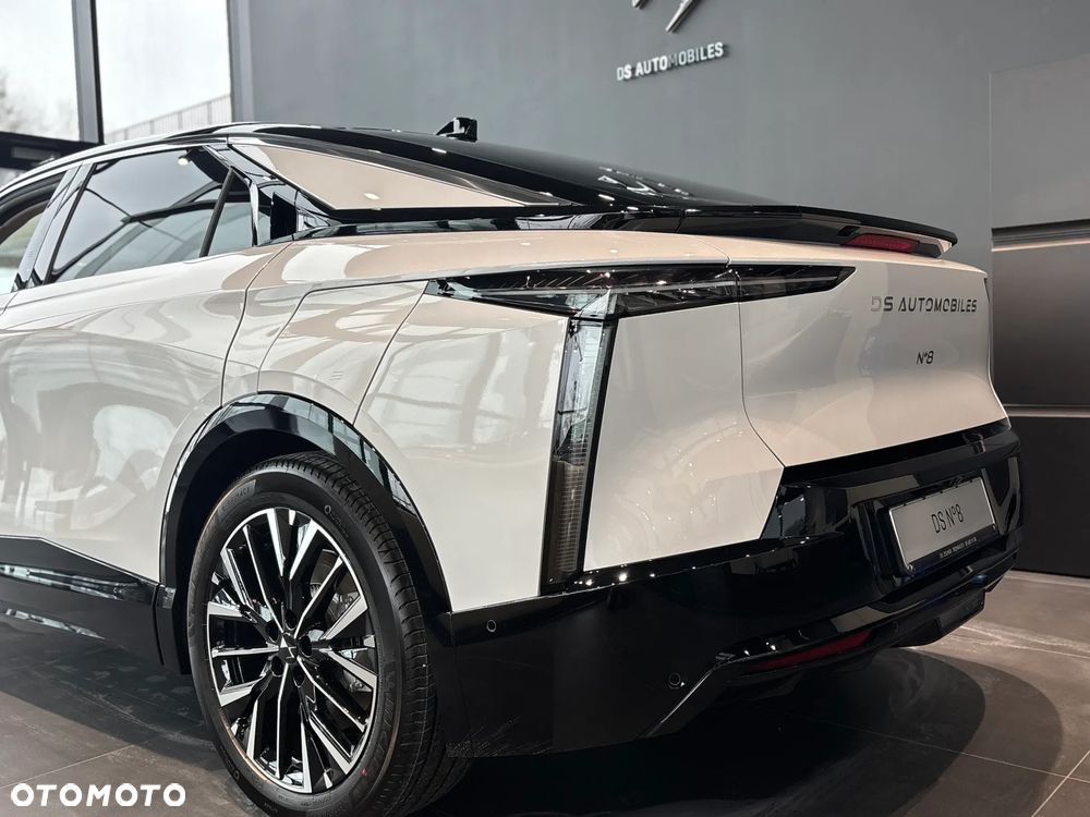 DS Automobiles N°8 - 8