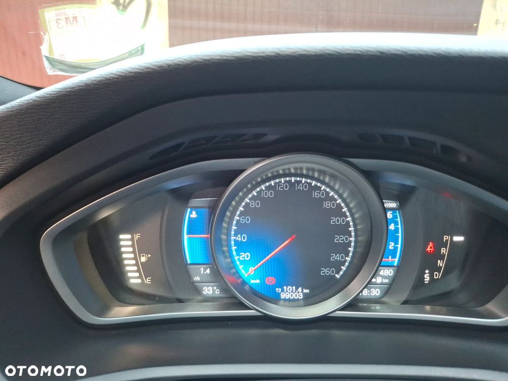 Volvo V40 - 25