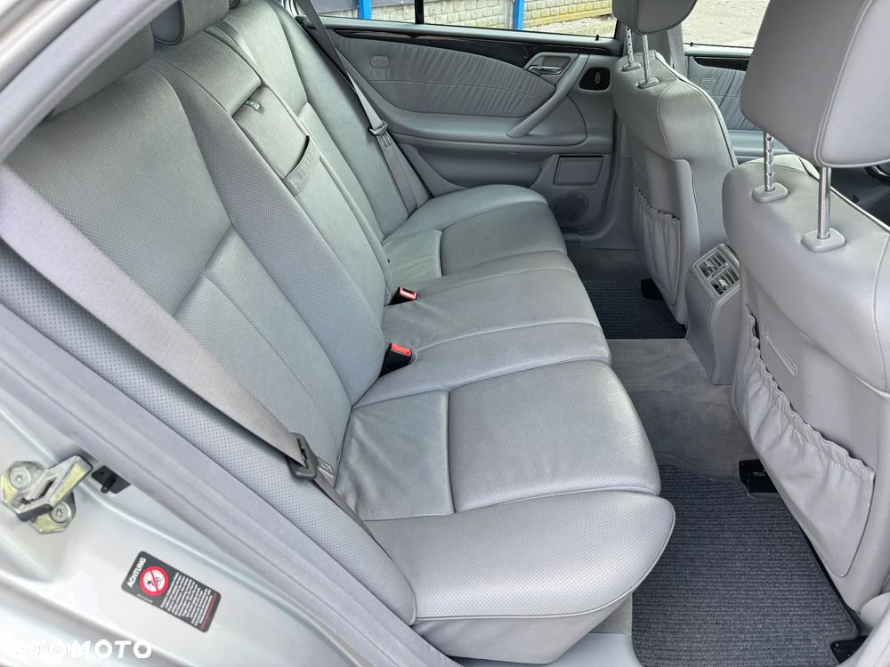 Mercedes-Benz Klasa E 430 4 Matic Avantgarde - 23