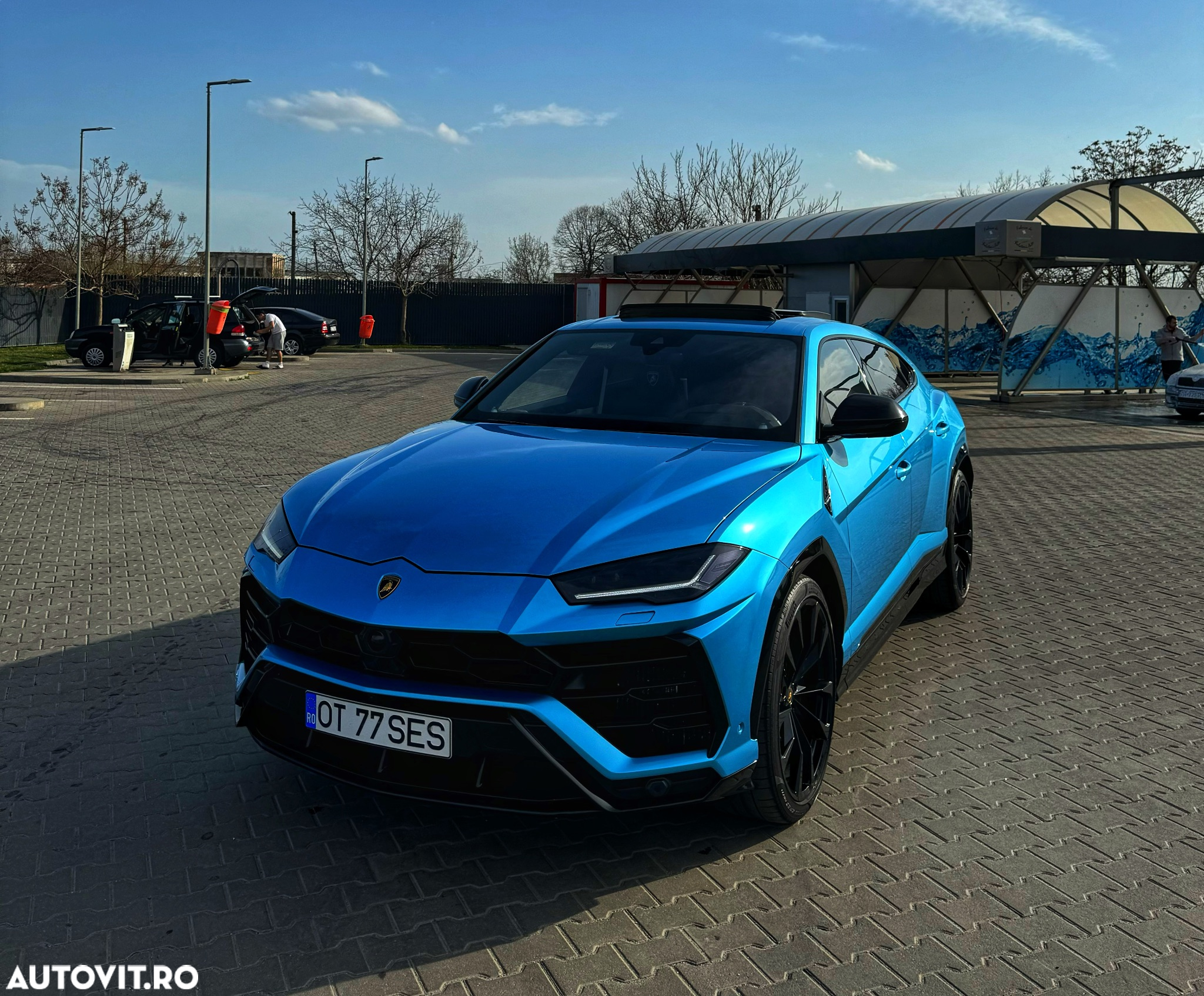 Lamborghini URUS Standard - 2