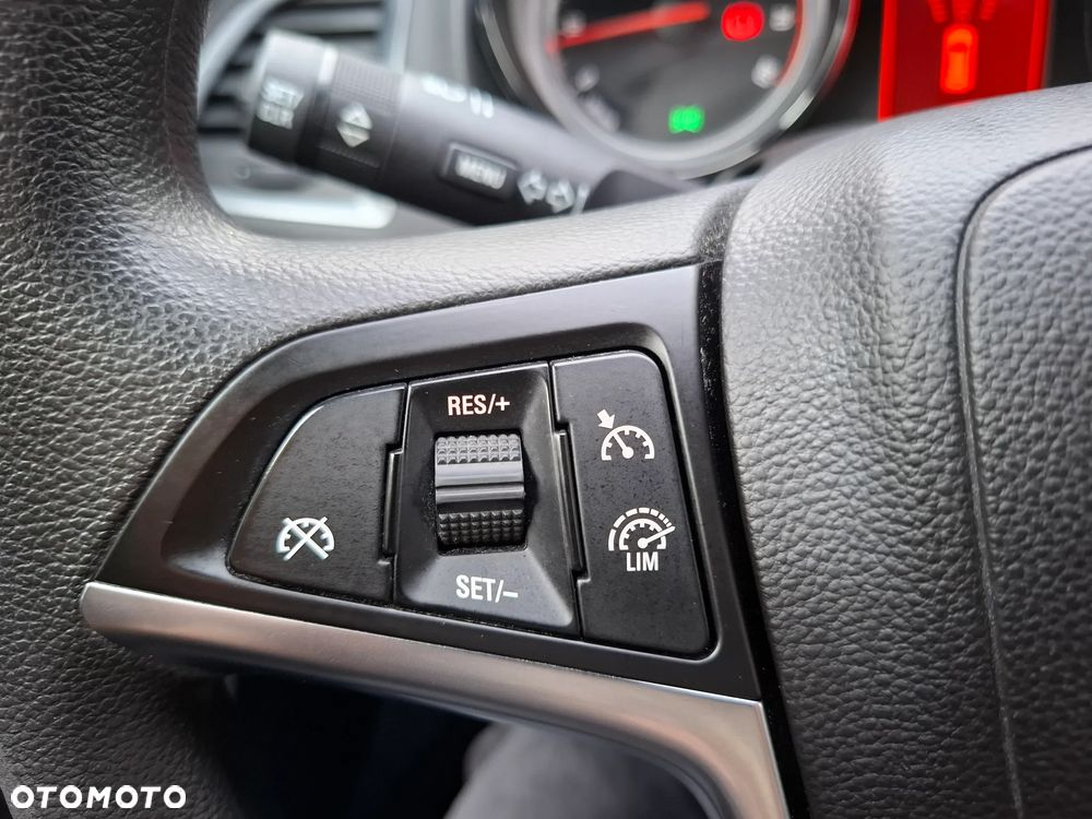 Opel Astra 1.4 Turbo Exklusiv - 18