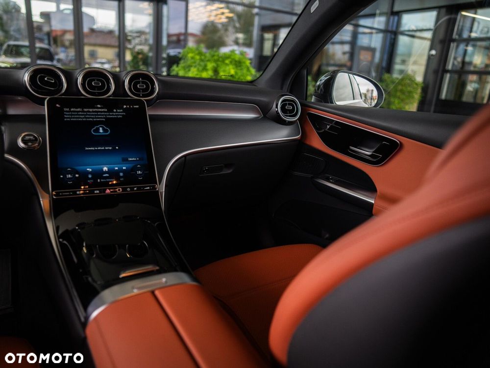 Mercedes-Benz GLC - 21