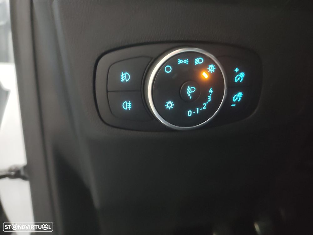 Ford Focus 1.0 EcoBoost S&S ST-LINE X - 18