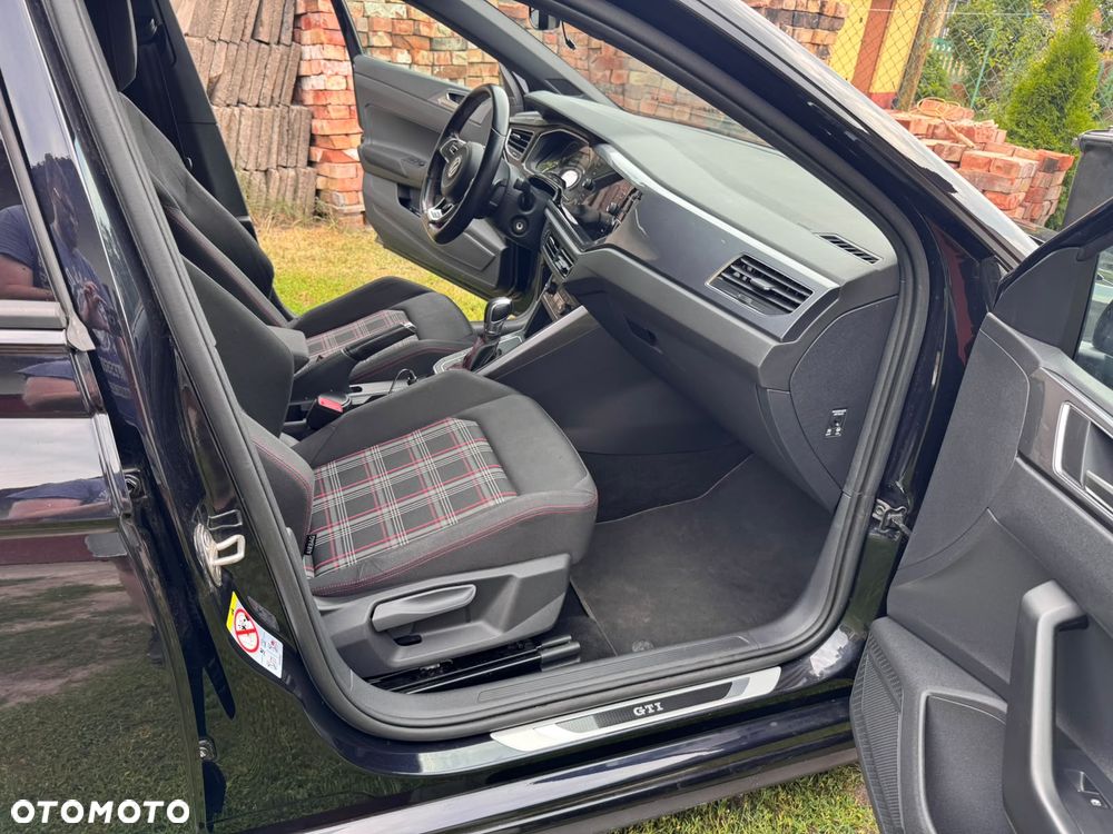 Volkswagen Polo 2.0 TSI DSG GTI - 17