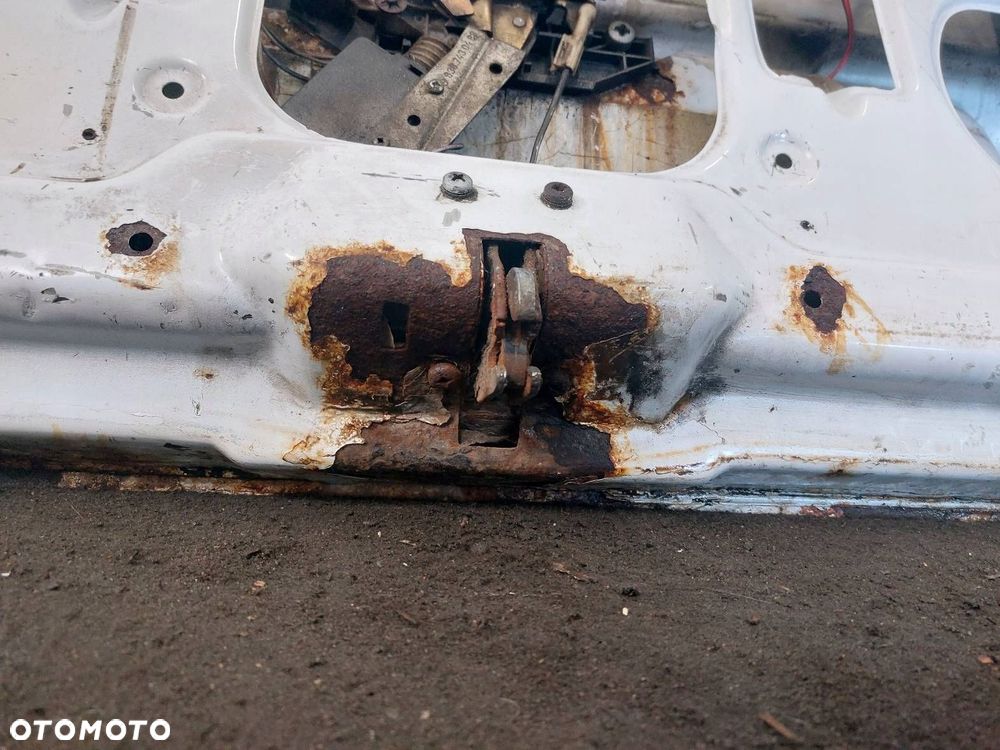 KLAPA BAGAŻNIKA MERCEDES-BENZ VITO W638 - 4