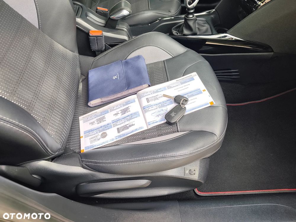 Peugeot 2008 1.2 Pure Tech Allure S&S - 16