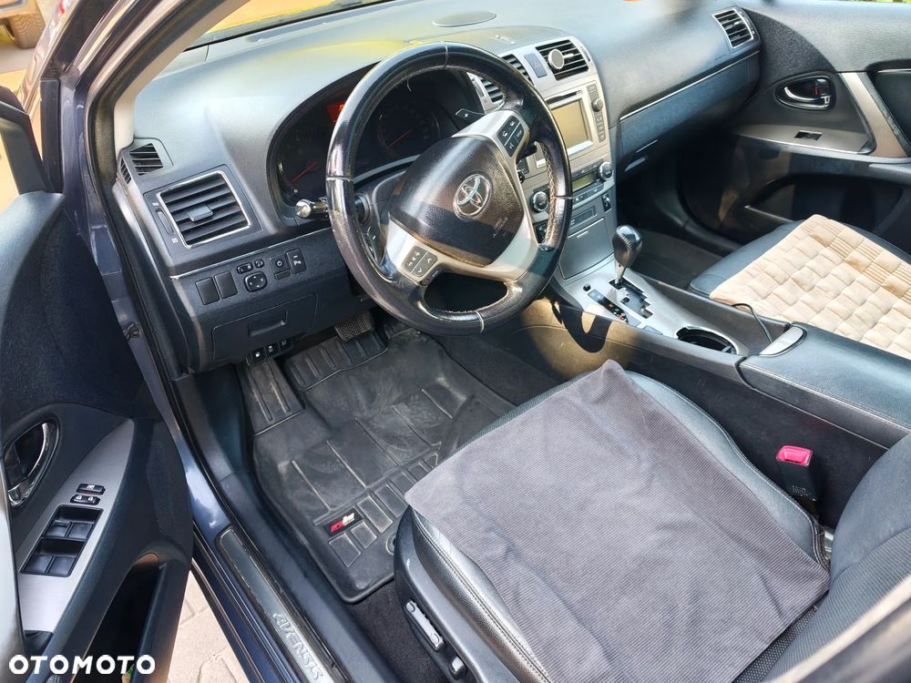 Toyota Avensis 1.8 Premium MS - 12