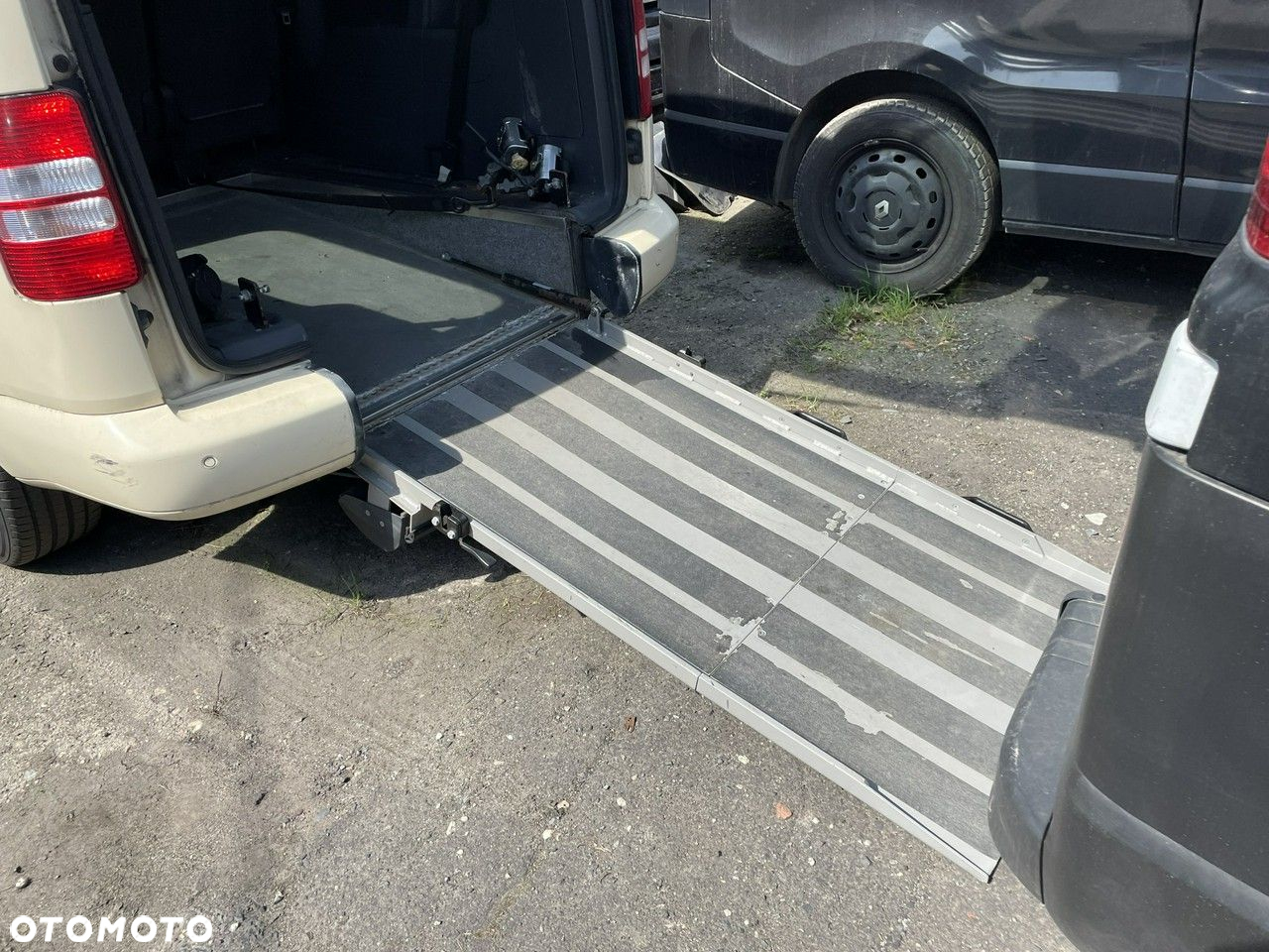 Volkswagen Caddy 2.0 TDI (7-Si.) Edition 30 - 19