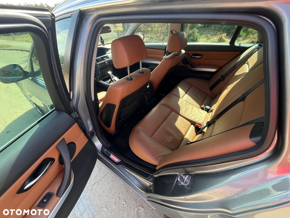 BMW Seria 3 330d xDrive DPF Edition Exclusive - 9