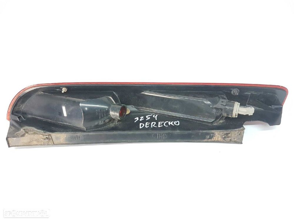 FAROLIM TRASEIRO DIREITO FORD FOCUS BERLINA (CAP) AMBIENTE (D) - 2