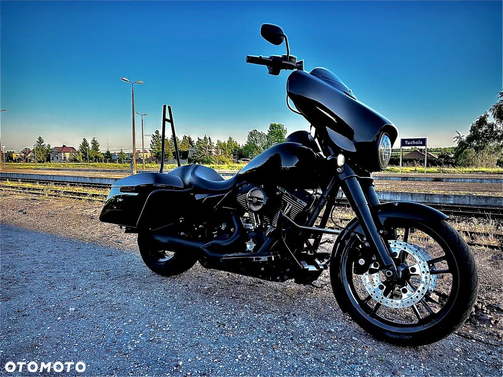 Harley-Davidson Touring Street Glide - 2