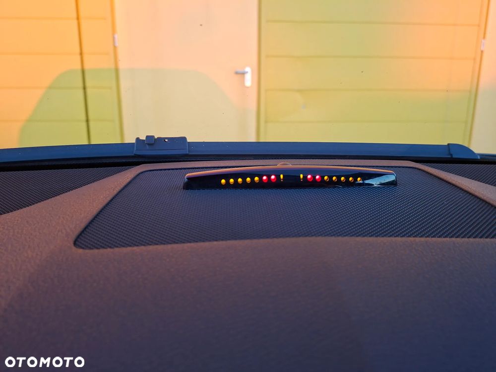 Mercedes-Benz Klasa C 200 Avantgarde Edition - 24