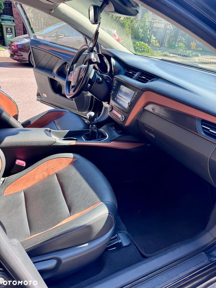 Toyota Avensis 1.8 Premium - 11