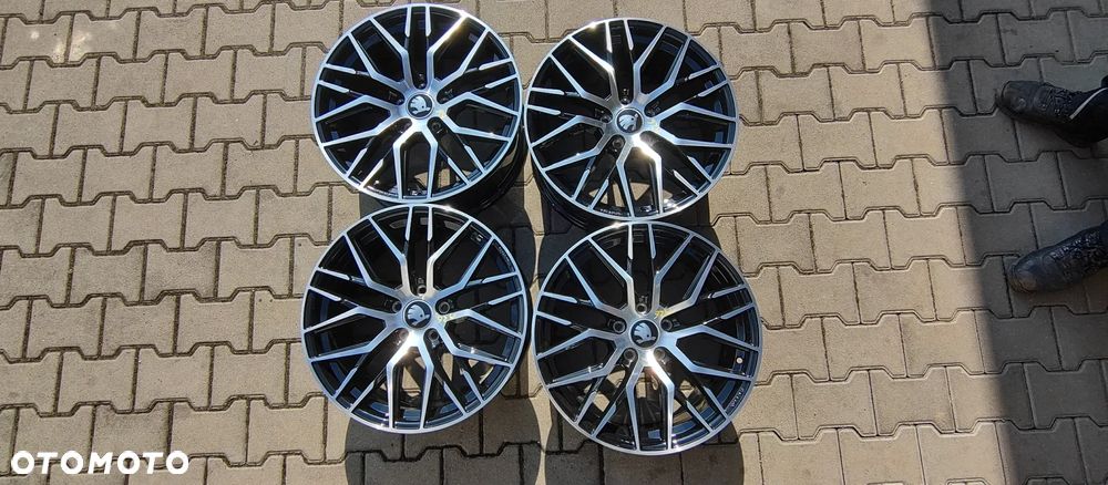 a26 5x112 Skoda Superb Octavia Yeti Karoq Kodiaq 8jx18 - 1