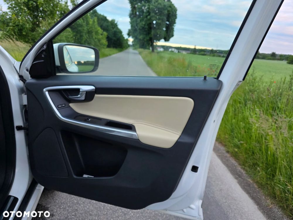 Volvo XC 60 D5 AWD Summum - 22