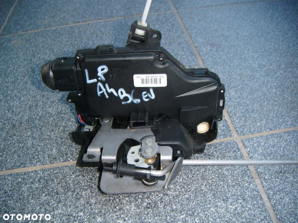 audi a4 b6  zamek drzwi lewy przód - 1