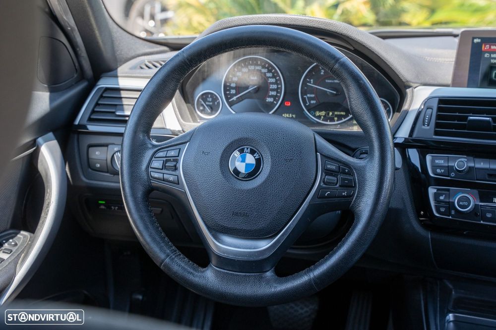 BMW 320 d Touring Line Luxury Auto - 9