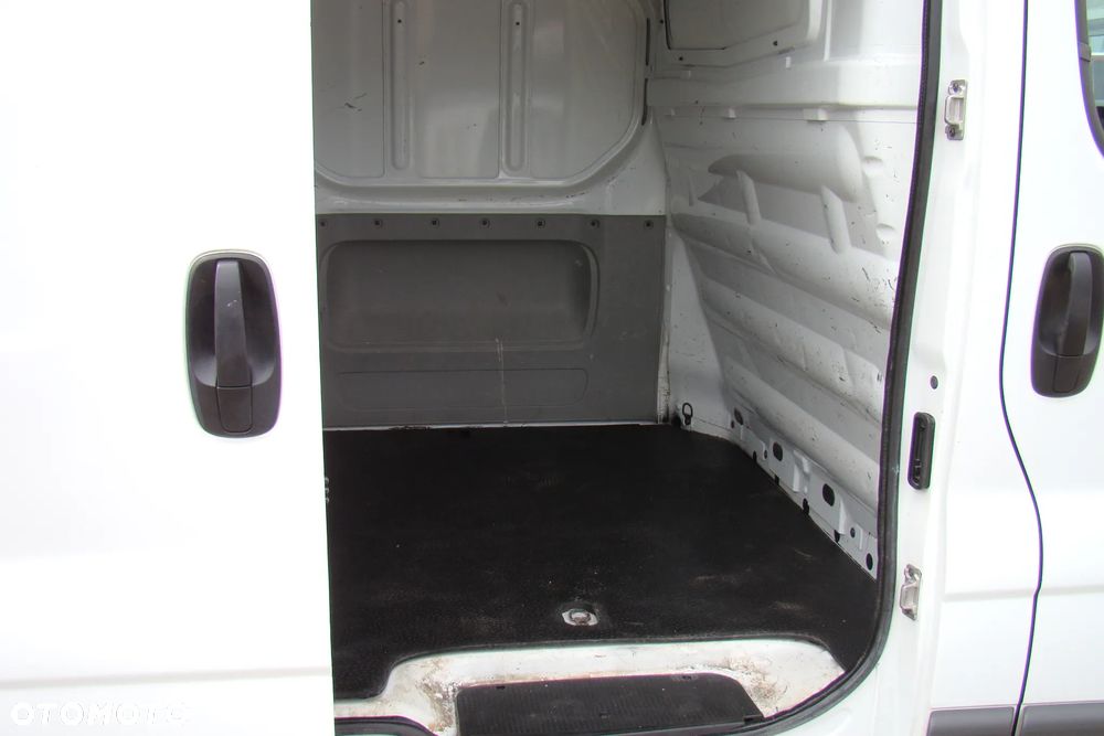 Renault Trafic - 12