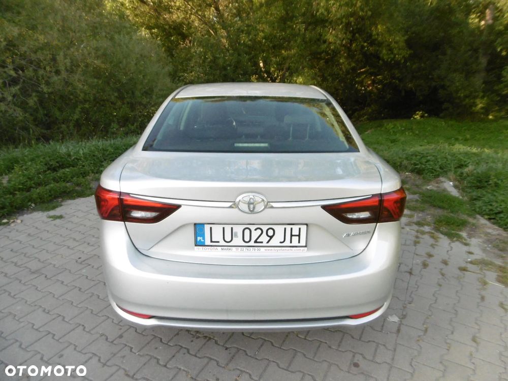 Toyota Avensis 1.6 Active - 3