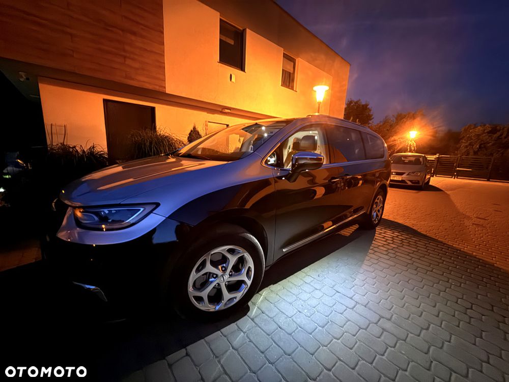 Chrysler Pacifica - 33