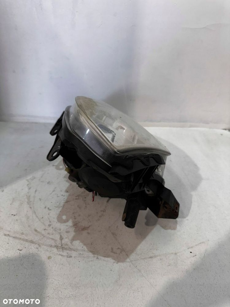 LAMPA PRAWA PRAWY PRZÓD 26010JD90B NISSAN QASHQAI J10 2 09R - 9