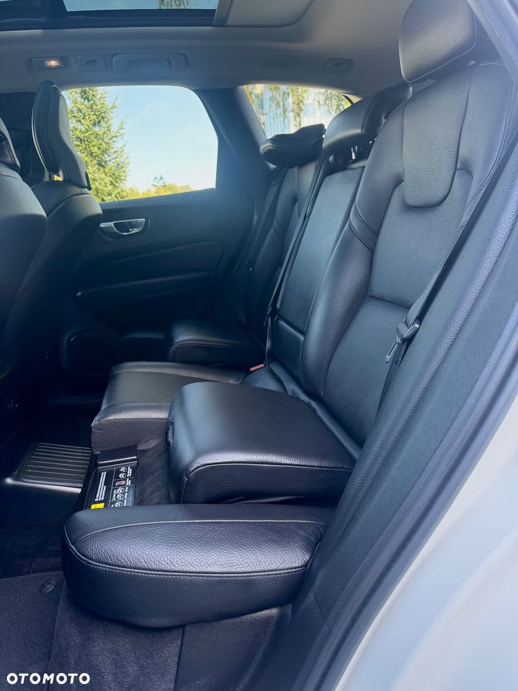 Volvo XC 60 T6 AWD Recharge Geartronic RDesign Expression - 14