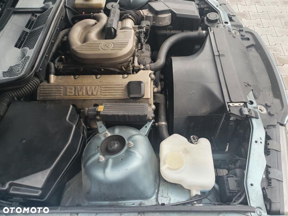 BMW Seria 3 316i - 21