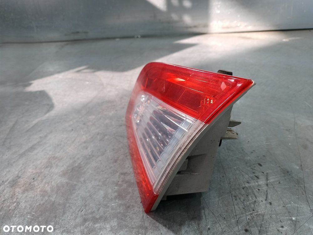 LAMPA TYLNA PRAWA W KLAPE PEUGEOT 508 9686780680   89501198 KOMBI - 8