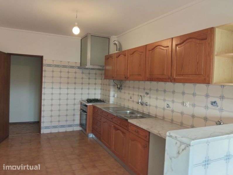 Arrenda-se T3 renovado em Odivelas com garagem - Grande imagem: 2/8