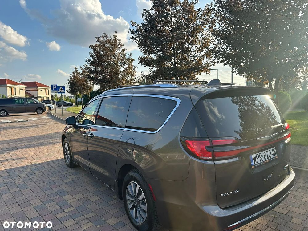 Chrysler Pacifica - 5