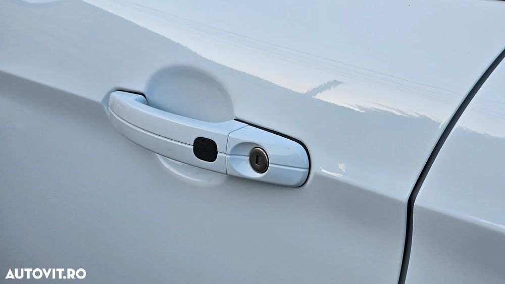 Ford Kuga 1.6 EcoBoost Start Stop 2WD Titanium - 28