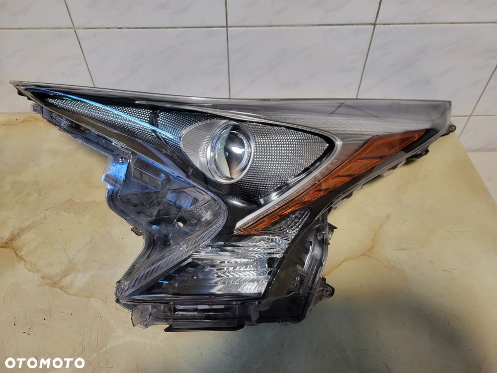 Toyota Prius 4 przed lift lewa - 1