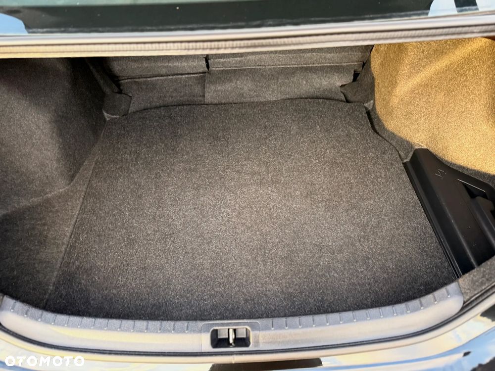 Toyota Corolla 1.6 Comfort - 17
