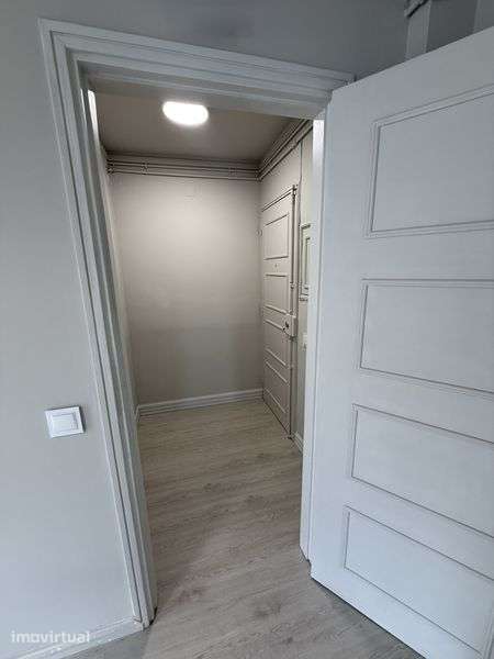 T3 Remodelado com Parqueamento - Solum - Grande imagem: 4/8
