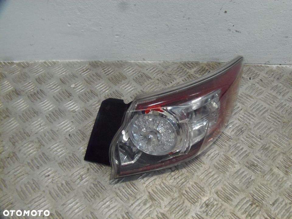 LAMPA PRAWA TYŁ TYLNA W BŁOTNIK MAZDA 3 II BL HB - 2