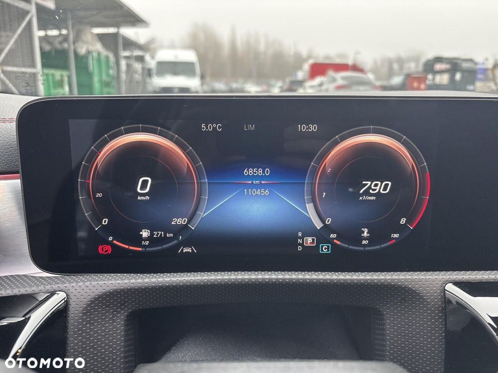 Mercedes-Benz CLA - 12