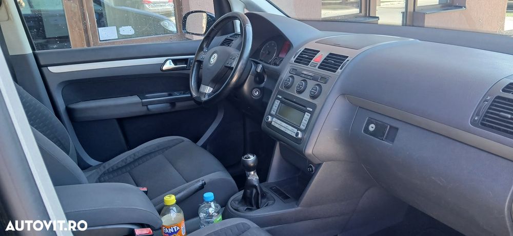 Volkswagen Touran 1.9 TDI DPF Blue Motion Trendline - 8