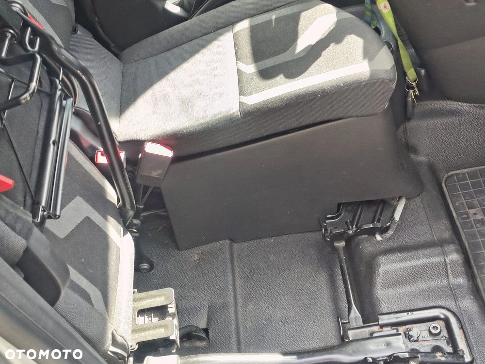 Ford Transit Connect - 19