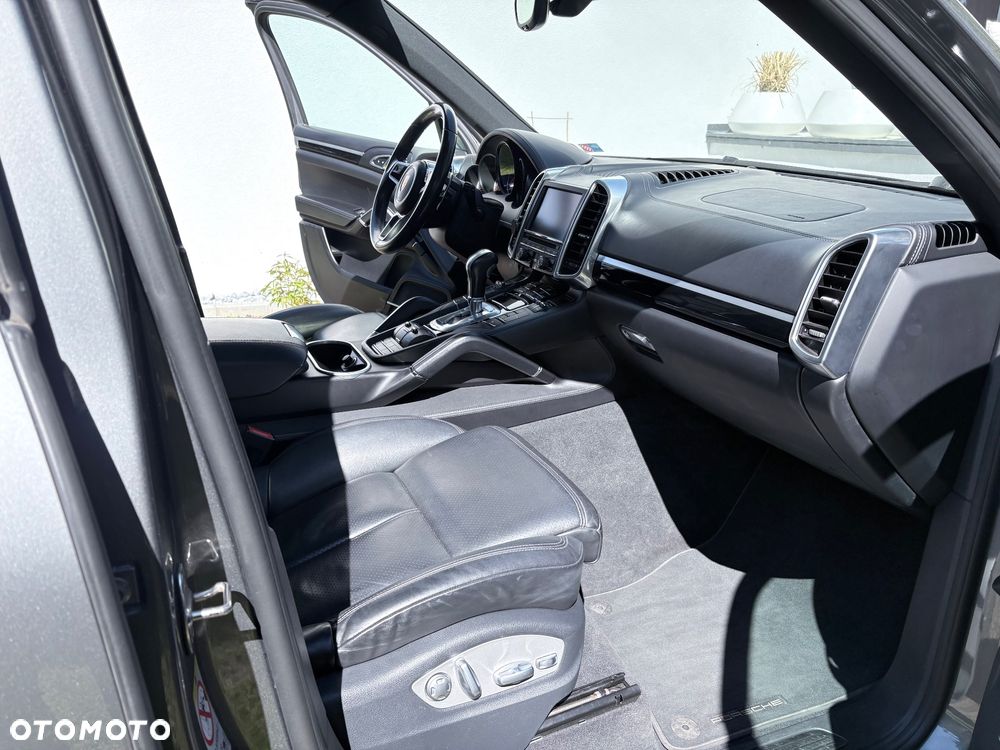 Porsche Cayenne Platinum Edition - 13