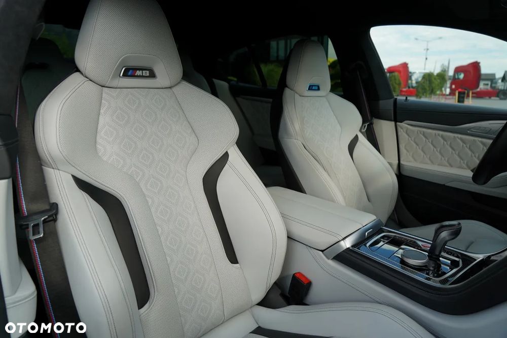 BMW M8 Competition - 25