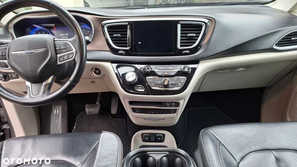 Chrysler Pacifica - 11