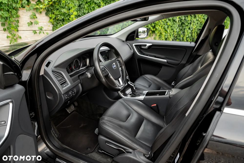 Volvo XC 60 D5 AWD Geartronic Momentum - 18
