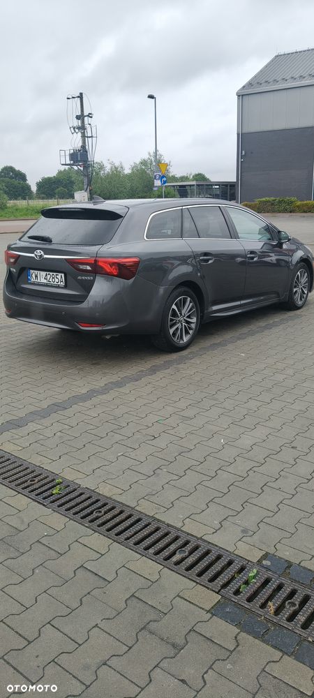 Toyota Avensis 2.0 D-4D Premium - 4