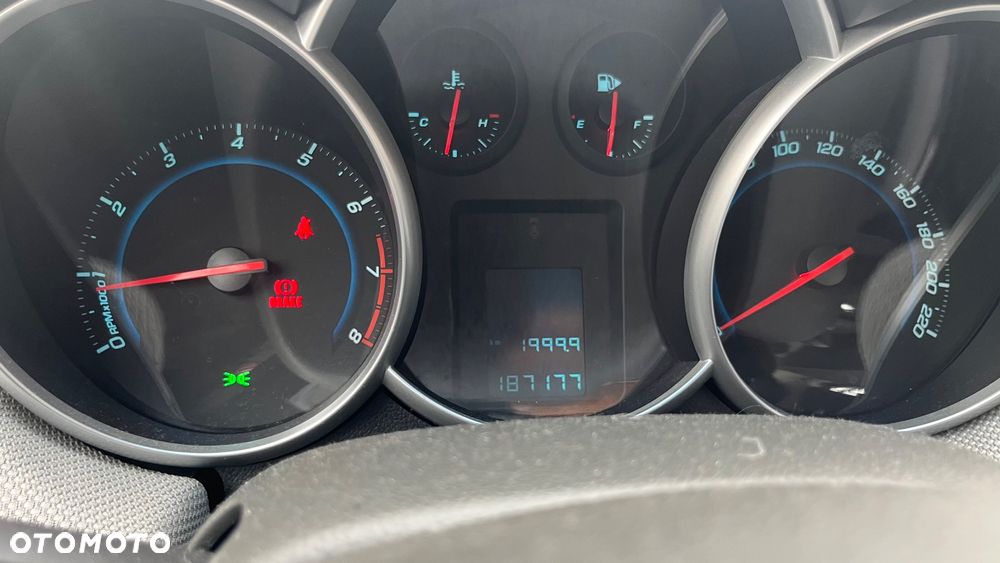 Chevrolet Cruze 1.6 Base - 9