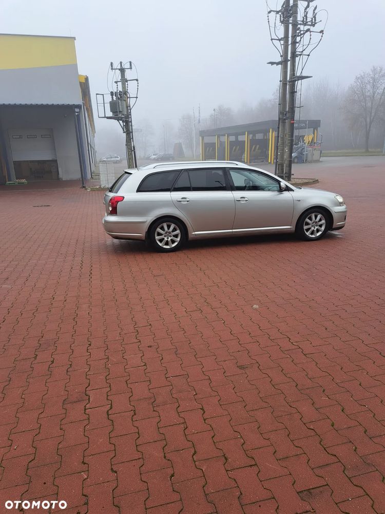 Toyota Avensis 1.8 VVT-i Combi - 10