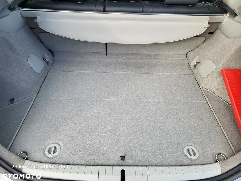 Toyota Prius (Hybrid) Executive - 9